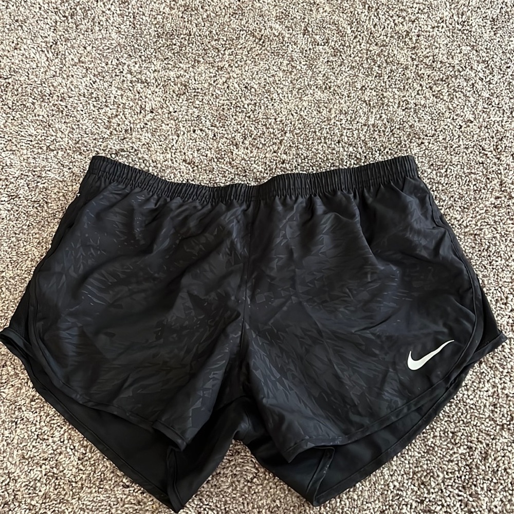 NIKE DRI-FIT BLACK SHORTS // Size M
